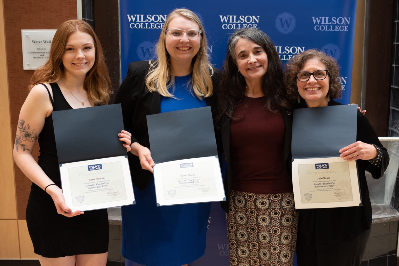 The Joan M. Thuebel ’52 Earthwatch Prize