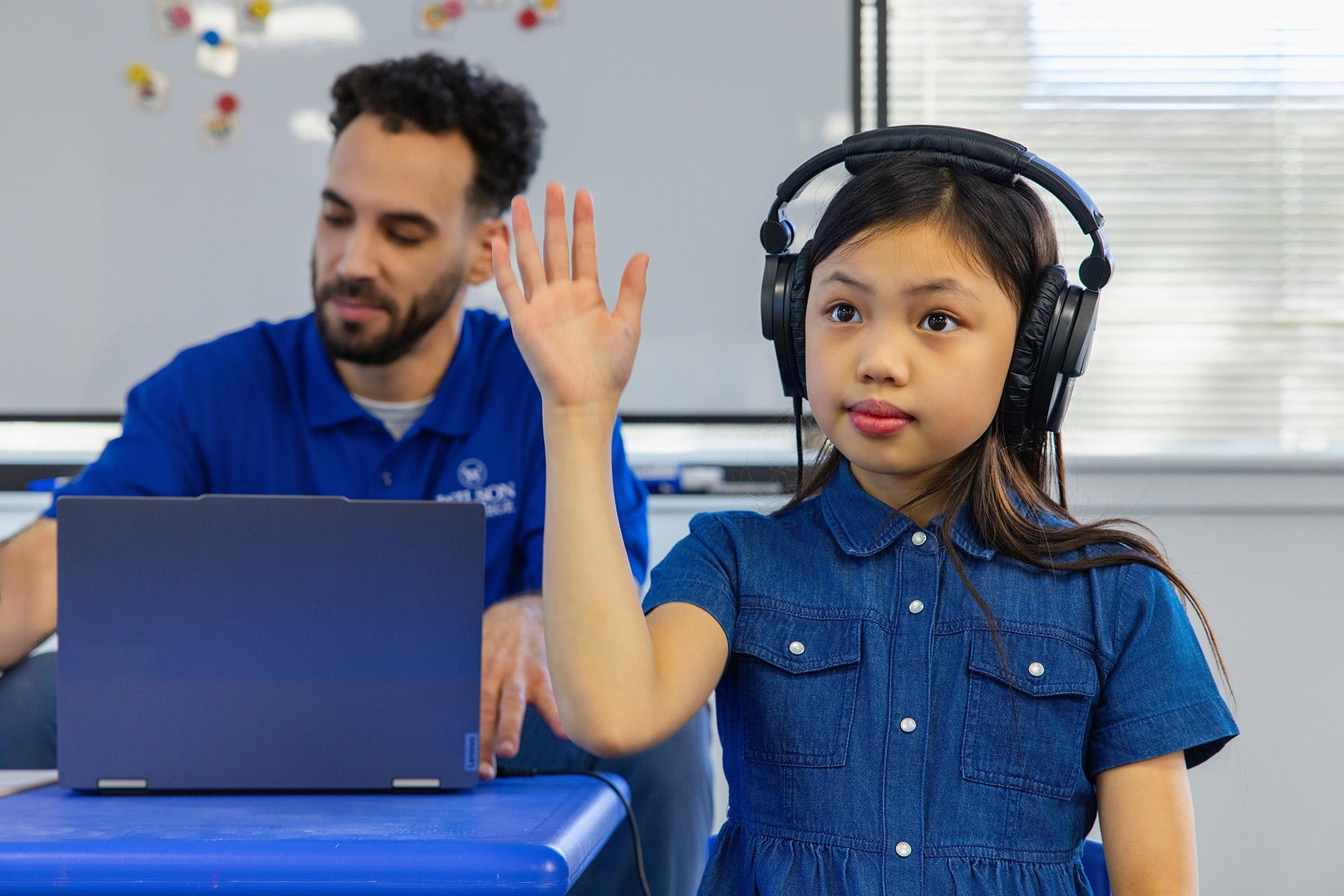 MS-SLP working with child